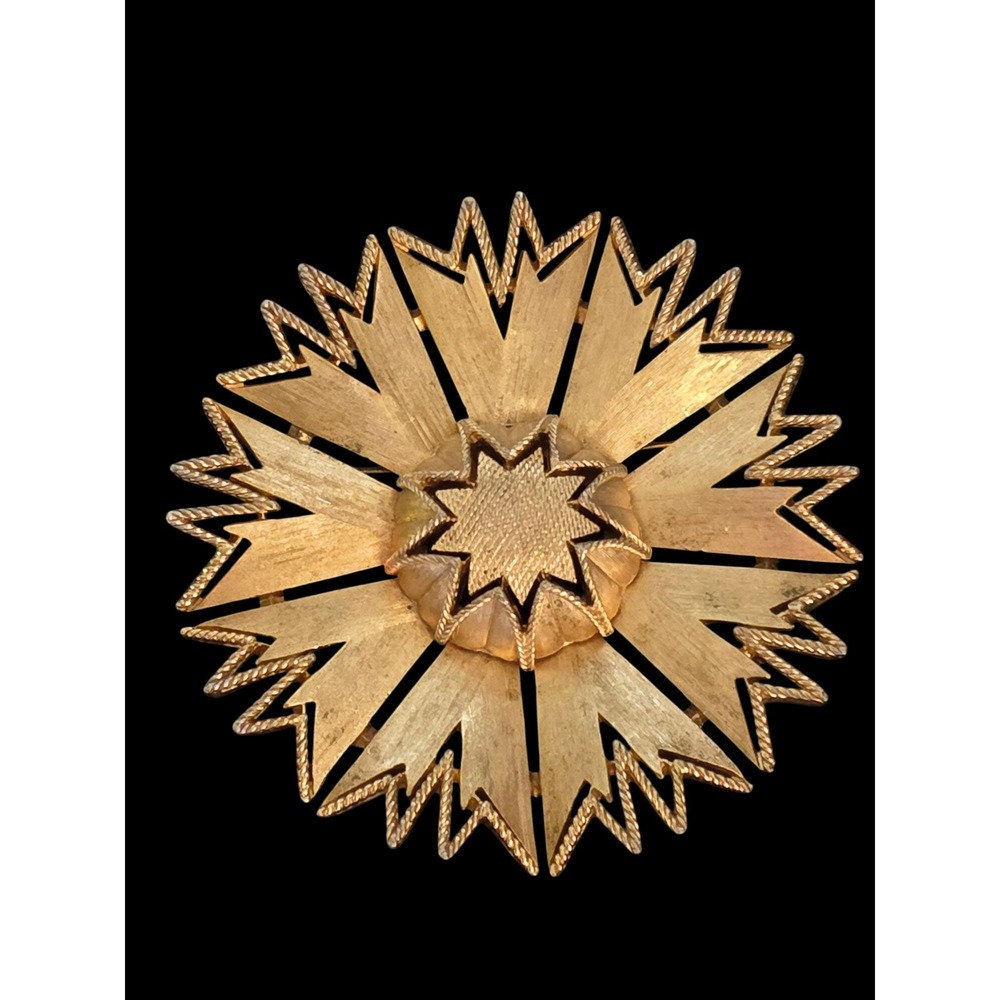 Trifari Ribbon Sunflower Starburst Textured Domed Gold Tone Brooch 1960's